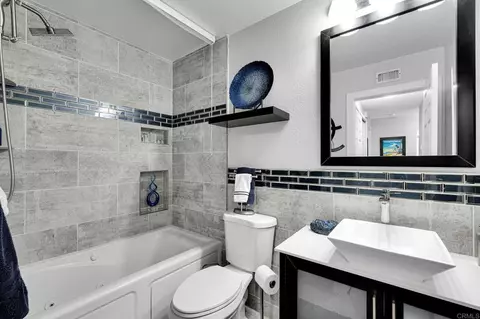 Bath - 3587 Cameo Dr #19, Oceanside, CA 92056 photo 3 of 3