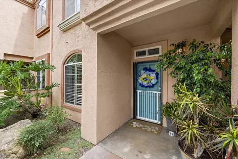 Entry Way - 3587 Cameo Dr #19, Oceanside, CA 92056 photo 2 of 2