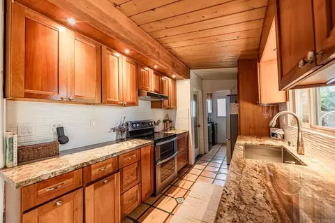 Kitchen - 4719 Via Inca, Fallbrook, CA 92028 photo 2 of 3