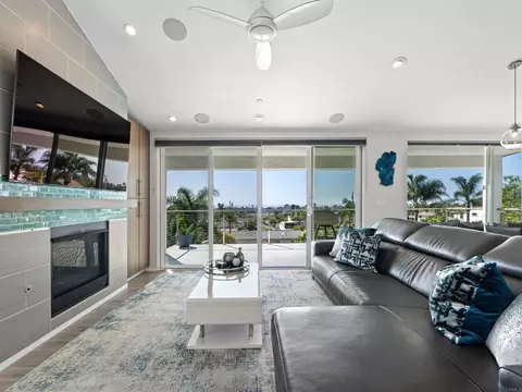 Living - 1044 Arcadia Rd, Encinitas, CA 92024 photo 2 of 2