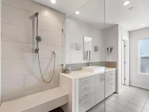 Bath - 1044 Arcadia Rd, Encinitas, CA 92024 photo 3 of 6