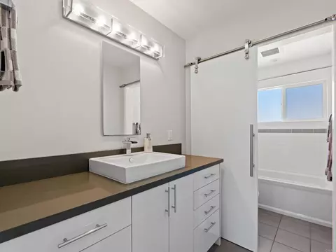 Bath - 1044 Arcadia Rd, Encinitas, CA 92024 photo 5 of 6