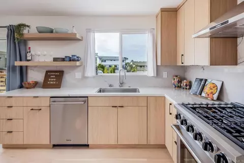 Kitchen - 166 Coop Ct, Encinitas, CA 92024 photo 3 of 6
