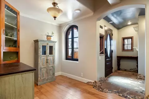 Entry Way - 951 Neptune Ave, Encinitas, CA 92024 photo 2 of 4