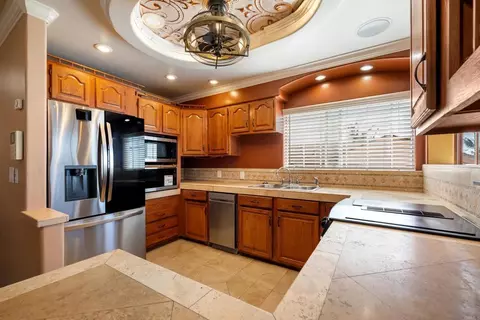 Kitchen - 951 Neptune Ave, Encinitas, CA 92024 photo 2 of 5
