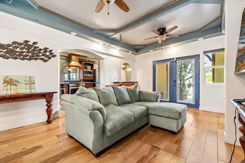Living - 951 Neptune Ave, Encinitas, CA 92024 photo 9 of 10