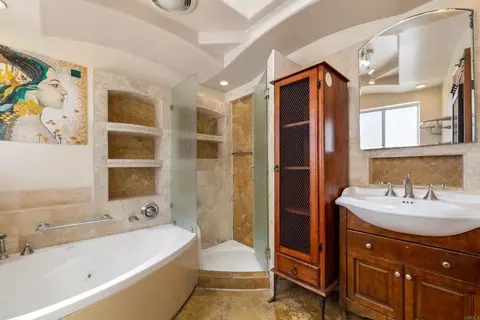 Bath - 951 Neptune Ave, Encinitas, CA 92024 photo 2 of 3