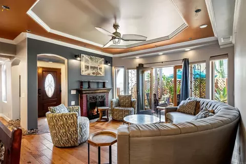 Living - 951 Neptune Ave, Encinitas, CA 92024 photo 7 of 10