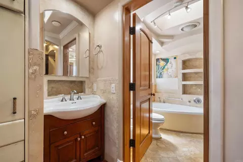 Bath - 951 Neptune Ave, Encinitas, CA 92024 photo 1 of 3