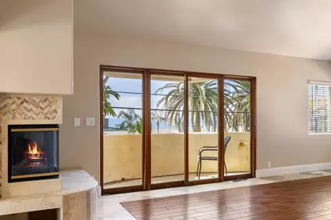 Living - 951 Neptune Ave, Encinitas, CA 92024 photo 4 of 10