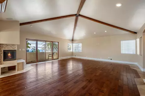 Living - 951 Neptune Ave, Encinitas, CA 92024 photo 3 of 10