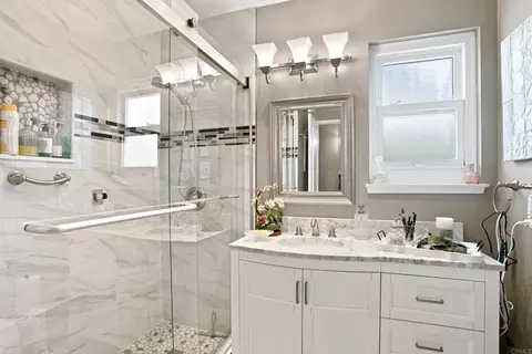Bath - 3548 Bartlett Ave, Oceanside, CA 92057 photo 2 of 2