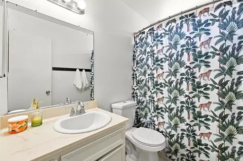 Bath - 4459 Pala Rd, Oceanside, CA 92057 photo 1 of 1