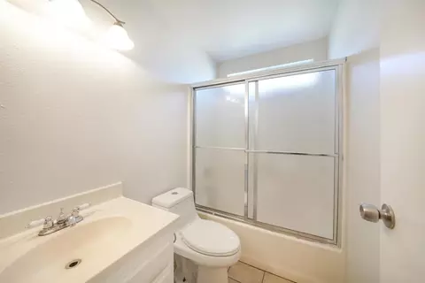 Bath - 931 H St, Ramona, CA 92065 photo 5 of 6