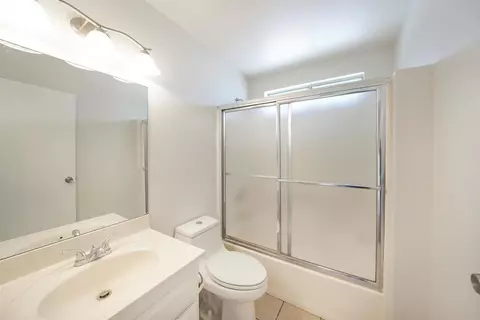 Bath - 931 H St, Ramona, CA 92065 photo 3 of 6