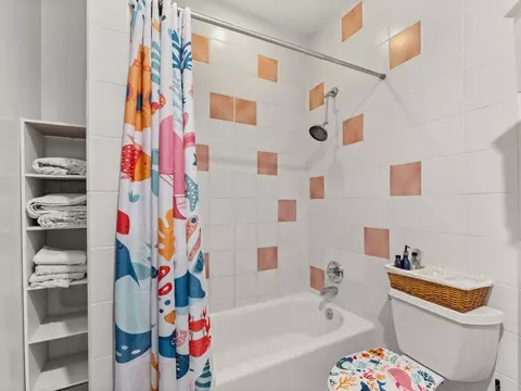 Bath - 886 Singing Trails Dr, El Cajon, CA 92019 photo 8 of 10