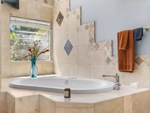 Bath - 886 Singing Trails Dr, El Cajon, CA 92019 photo 3 of 10