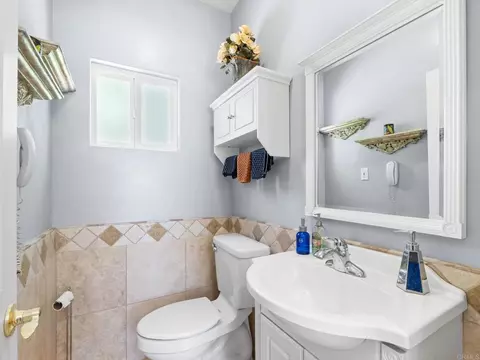 Bath - 886 Singing Trails Dr, El Cajon, CA 92019 photo 6 of 10