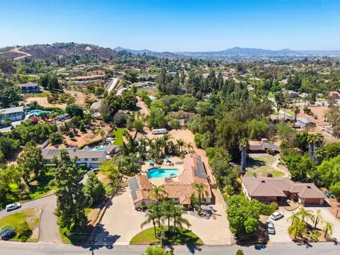 View/Area - 886 Singing Trails Dr, El Cajon, CA 92019 photo 3 of 7