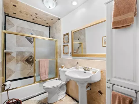 Bath - 886 Singing Trails Dr, El Cajon, CA 92019 photo 1 of 10