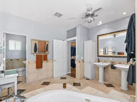 Bath - 886 Singing Trails Dr, El Cajon, CA 92019 photo 4 of 10