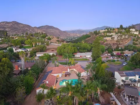 View/Area - 886 Singing Trails Dr, El Cajon, CA 92019 photo 6 of 7