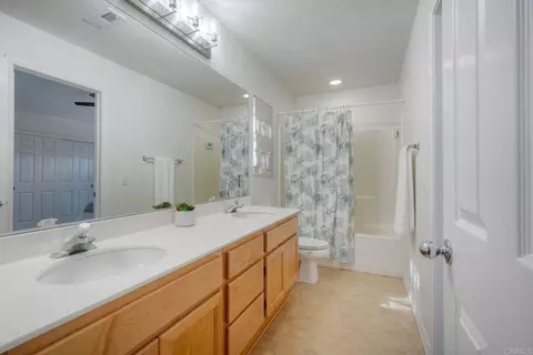 Bath - 2424 Papyrus Ct, Oceanside, CA 92054 photo 2 of 4