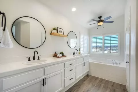Bath - 2424 Papyrus Ct, Oceanside, CA 92054 photo 3 of 4