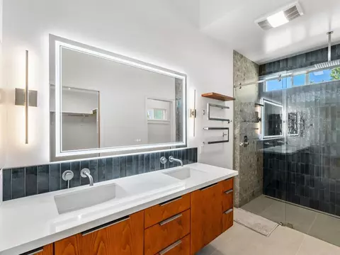 Bath - 4957 Alicante Way, Oceanside, CA 92056 photo 2 of 4