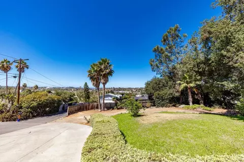 Exterior - 224 Astro Ct, Vista, CA 92083 photo 3 of 12