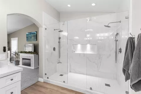 Bath - 3259 Canyon View Dr, Oceanside, CA 92058 photo 4 of 9