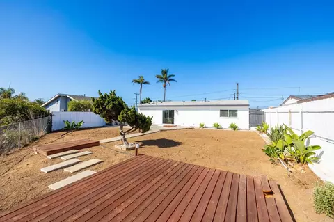 Exterior - 1420 San Simeon St, Oceanside, CA 92058 photo 6 of 7
