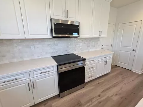 Kitchen - 725 Kingbird Loop, Oceanside, CA 92058 photo 2 of 3