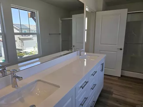 Bath - 725 Kingbird Loop, Oceanside, CA 92058 photo 3 of 6