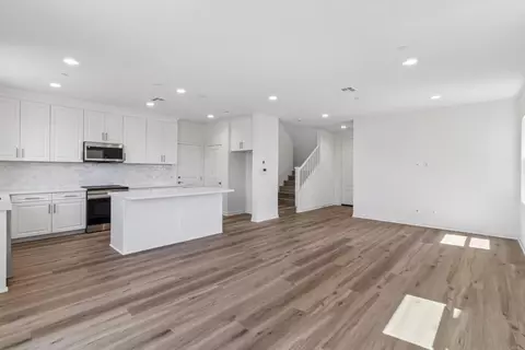 Living - 725 Kingbird Loop, Oceanside, CA 92058 photo 6 of 6