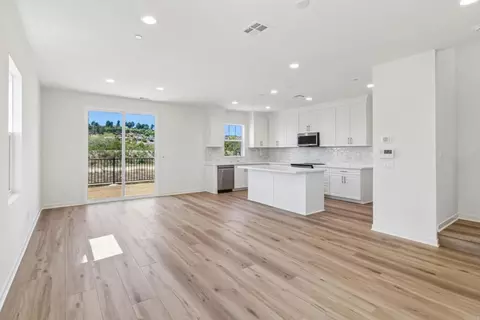 Living - 725 Kingbird Loop, Oceanside, CA 92058 photo 1 of 6