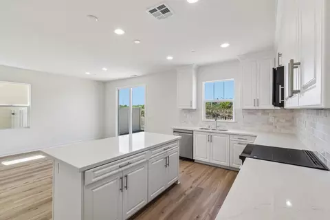 Kitchen - 725 Kingbird Loop, Oceanside, CA 92058 photo 3 of 4