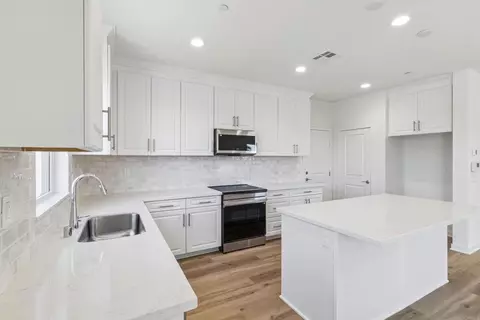 Kitchen - 725 Kingbird Loop, Oceanside, CA 92058 photo 2 of 4