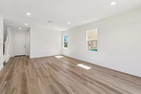 Living - 725 Kingbird Loop, Oceanside, CA 92058 photo 5 of 6