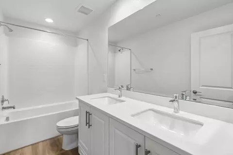 Bath - 725 Kingbird Loop, Oceanside, CA 92058 photo 2 of 3