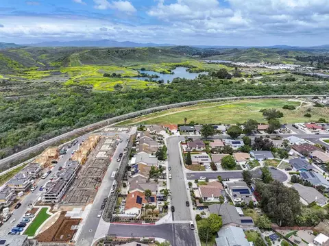 View/Area - 725 Kingbird Loop, Oceanside, CA 92058 photo 2 of 5