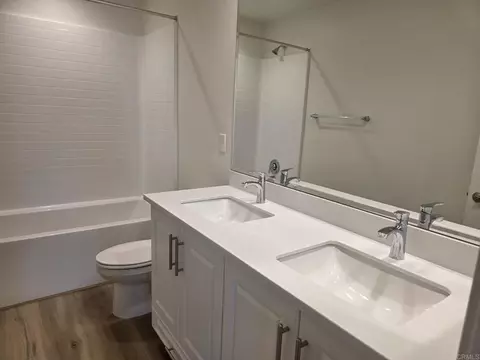 Bath - 725 Kingbird Loop, Oceanside, CA 92058 photo 5 of 6