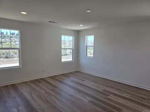 Living - 725 Kingbird Loop, Oceanside, CA 92058 photo 4 of 6
