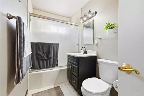 Bath - 1634 Rush Ave, Vista, CA 92084 photo 2 of 2