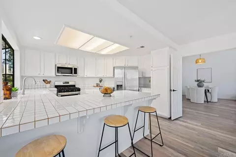 Kitchen - 1762 Spyglass Cir, Vista, CA 92081 photo 2 of 4