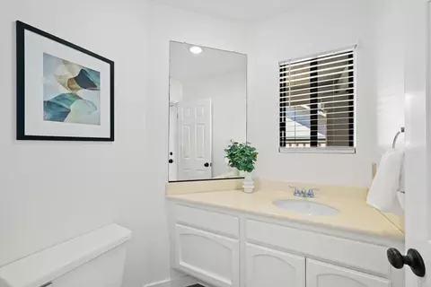 Bath - 1762 Spyglass Cir, Vista, CA 92081 photo 1 of 4
