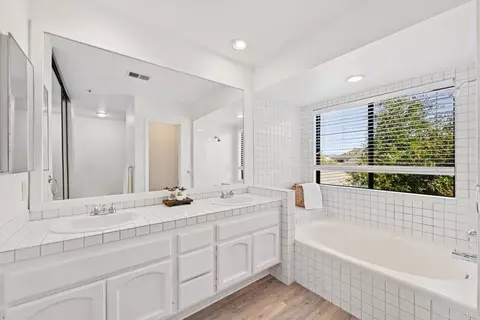 Bath - 1762 Spyglass Cir, Vista, CA 92081 photo 2 of 4