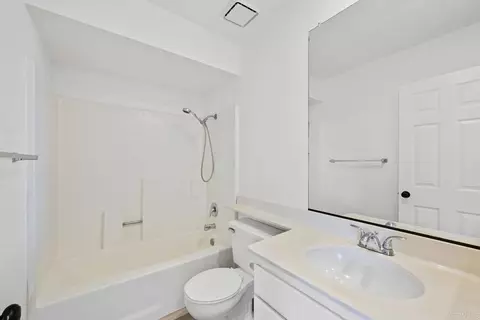 Bath - 1762 Spyglass Cir, Vista, CA 92081 photo 4 of 4