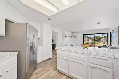 Kitchen - 1762 Spyglass Cir, Vista, CA 92081 photo 3 of 4