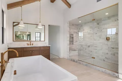 Bath - 772 Conestoga Ct, Encinitas, CA 92024 photo 4 of 5